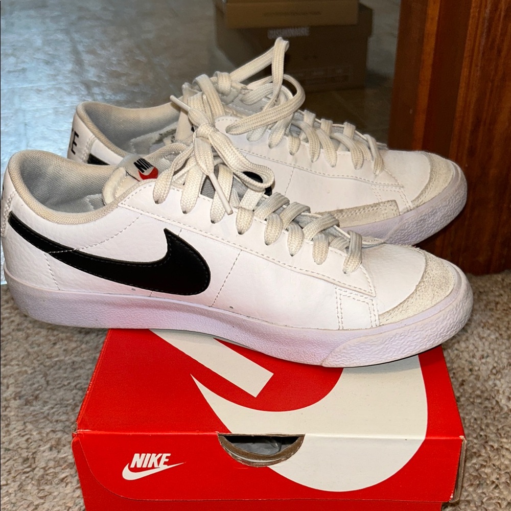 Nike Classic White and Black Low-Top Sneakers